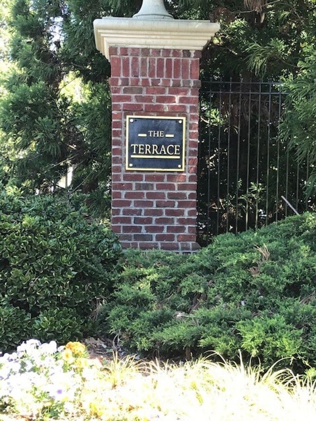 Building Photo - 712ca