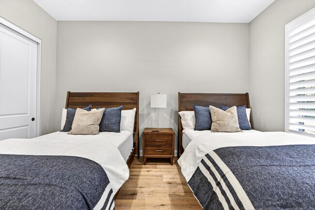 Building Photo - 55120 Autumn Valley Ct