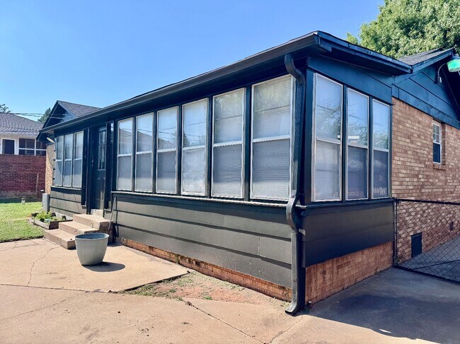 Building Photo - 2724 NW 33rd St