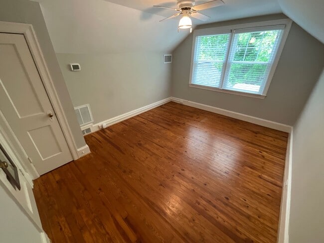 Building Photo - AVAILBLE NOW TO VIEW/LEASE! Classic Ardmor...