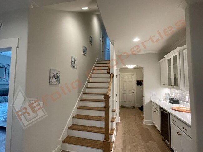 Building Photo - Amazing 4 Bedroom, 3.5 Bathroom House with...