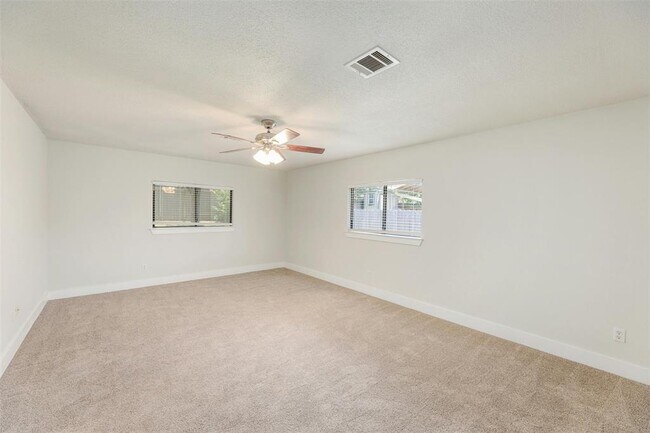 Building Photo - 705 Catumet Dr