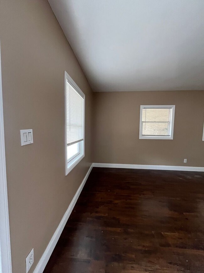 Building Photo - 3 Bedroom 1.5 Bath Back house
