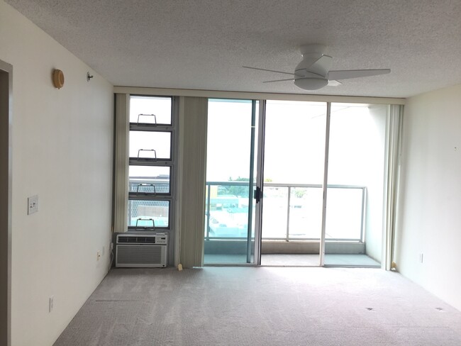 Building Photo - Great Kakaako Location, Amazing Views!