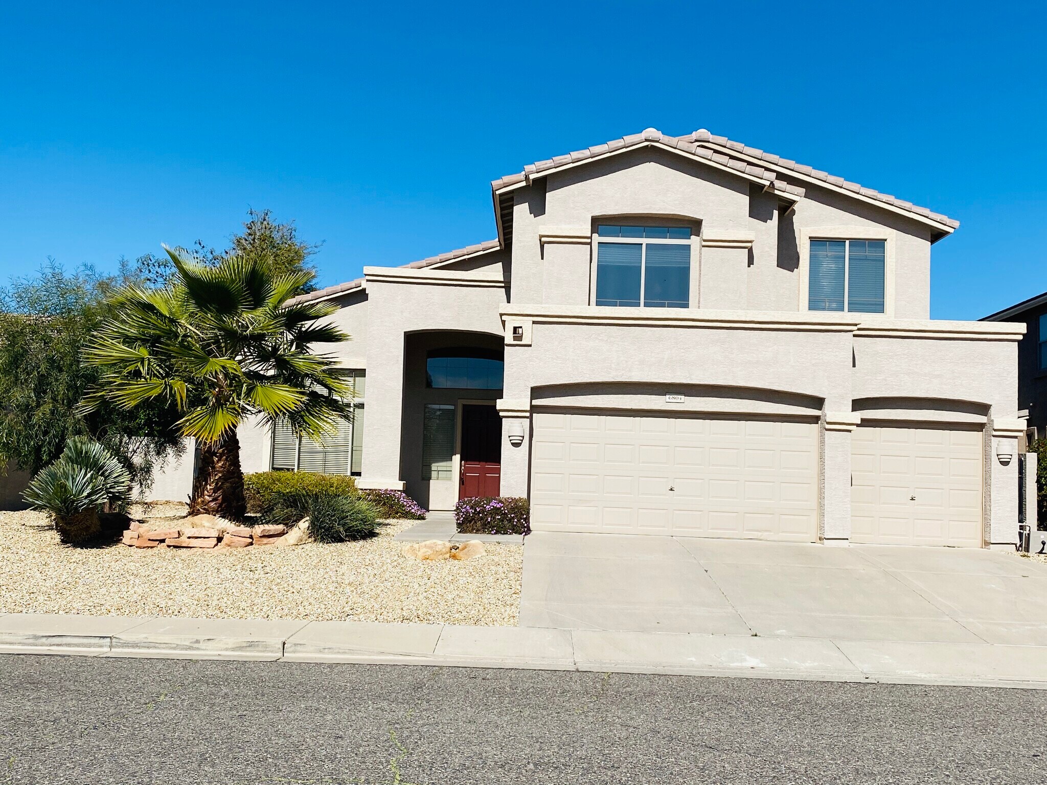 Building Photo - 6804 W Lone Cactus Dr