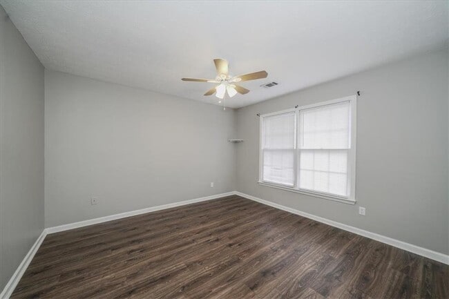 Building Photo - 4085 Pineset Dr