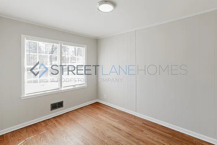 Building Photo - 831 Martinwood Rd