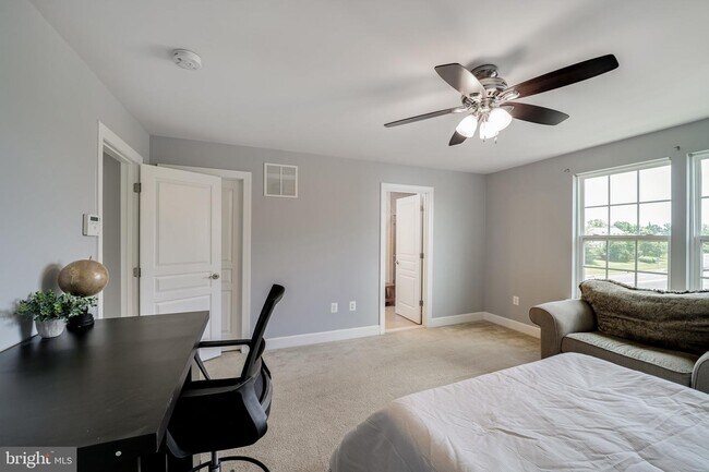 Building Photo - 6262 Summit Point Ct