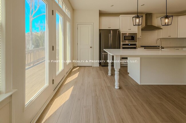 Building Photo - 338 Simeon Dr