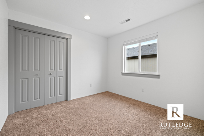 Building Photo - 3 Bed/2.5 Bath Townhome in Medford