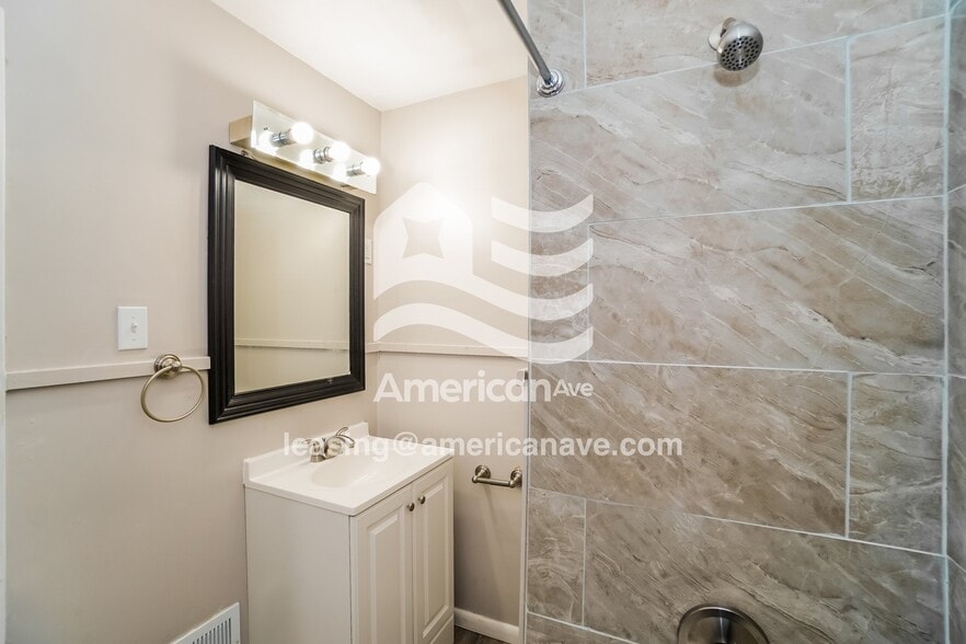 Building Photo - 3606 Leybourn Ave