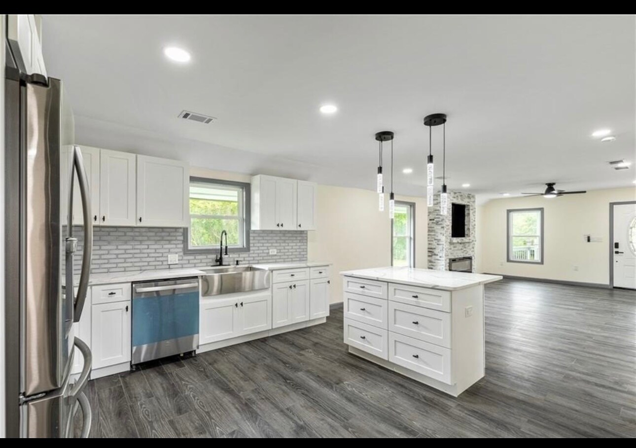 Building Photo - 4878 Youngs Mill Rd