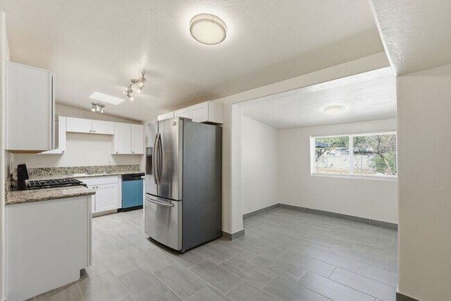 Building Photo - 4608 Fremont Ave