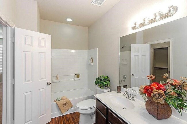 Building Photo - 32 Woodland Hills Dr