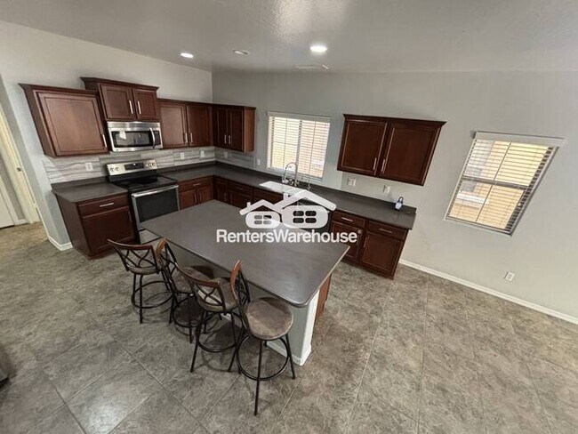 Building Photo - North Phoenix Oasis in a 3-BD Single Family House!