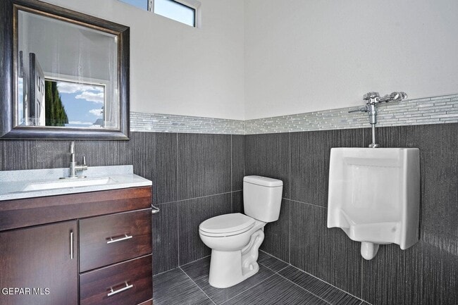 Building Photo - 244 Saltford Pl