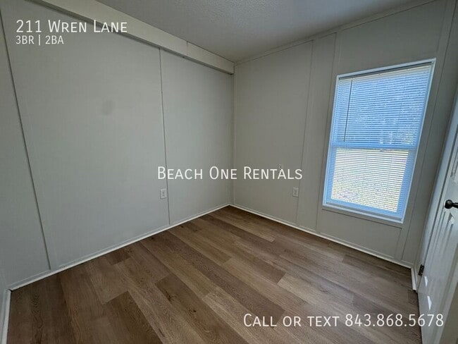 Building Photo - 211 Wren Ln