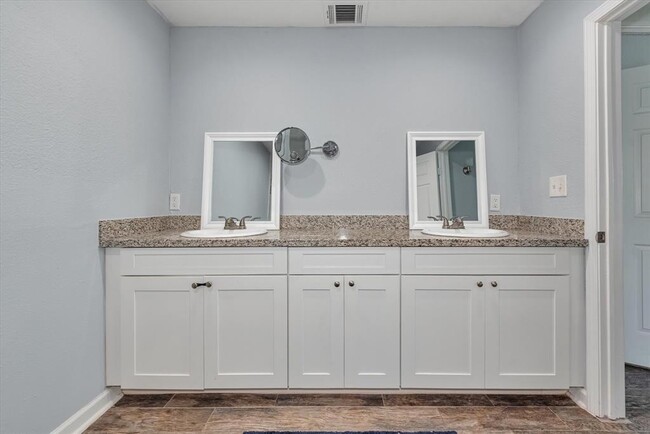 Building Photo - 3559 Balboa Cir