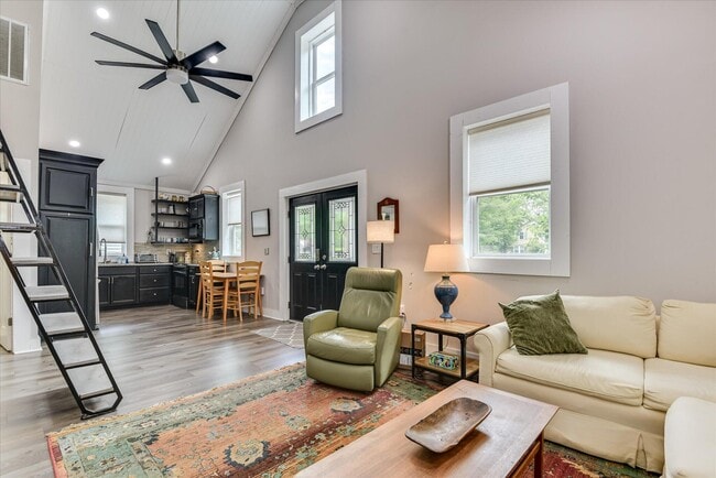 Building Photo - 116 Edgefield Ave NW