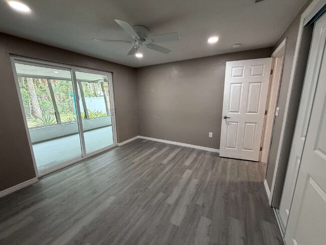 Building Photo - "Charming 2-Bedroom Duplex Retreat in New Port Richey - Perfect for Cozy Living!"