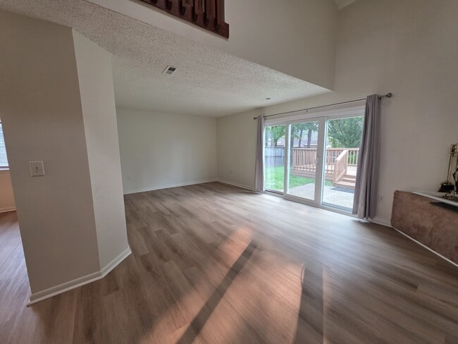 Building Photo - 4080 Sherman Oaks Ave