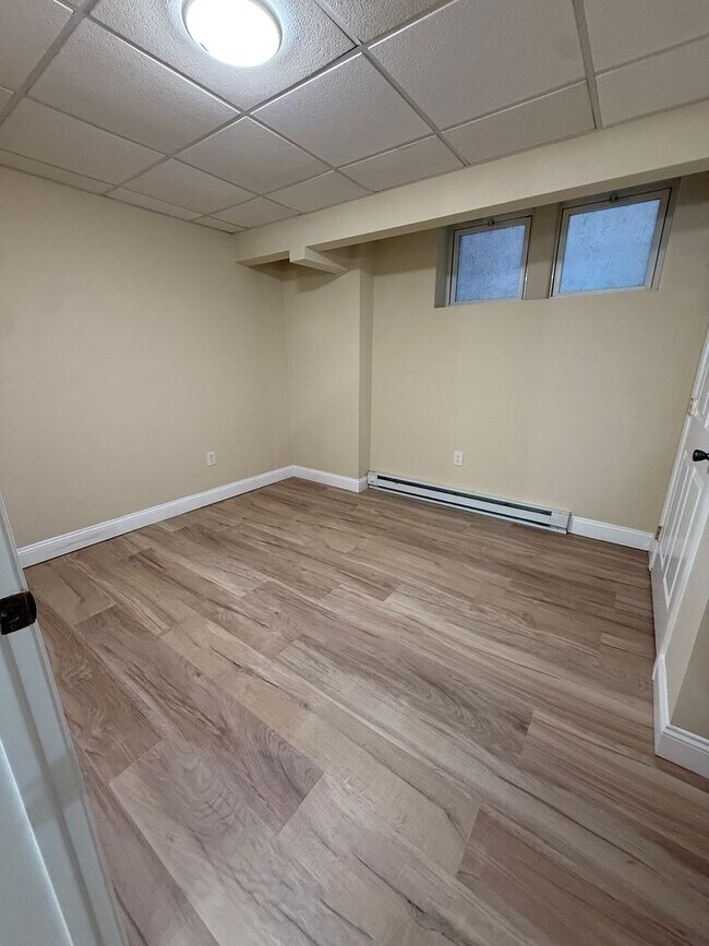 Building Photo - WOW!  5 BED/3 BATH DOWN THE STREET FROM B.U.!!!  Laundry in-unit!