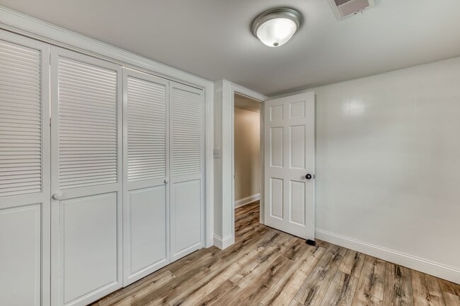 Building Photo - 5 Bedroom / 3.5 Bath Home Blountville, TN