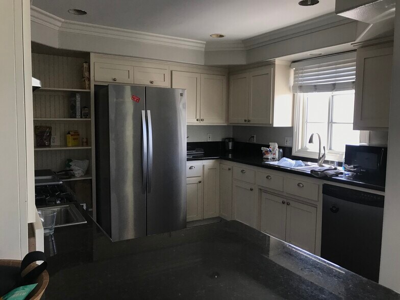 Kitchen - 1927 Fremont Ave