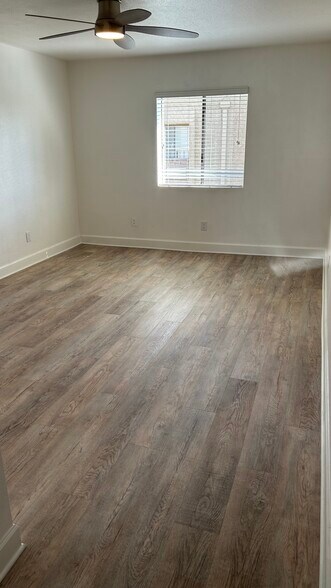 Master 1 - large room with new super quiet ceiling fan w LED light - 3825 E Camelback Rd