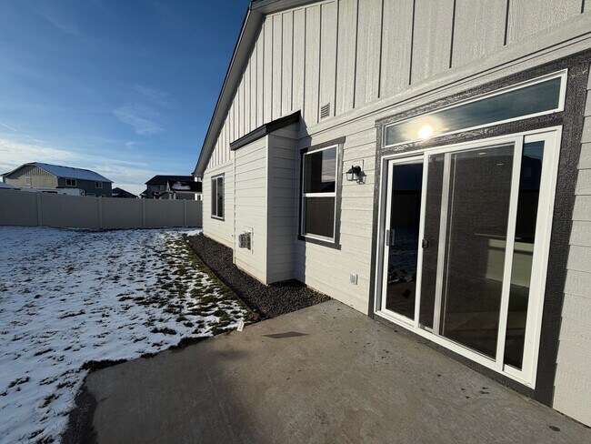 Building Photo - Brand New Hayden Home