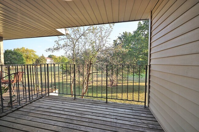 Building Photo - 40 N Victoria Ln