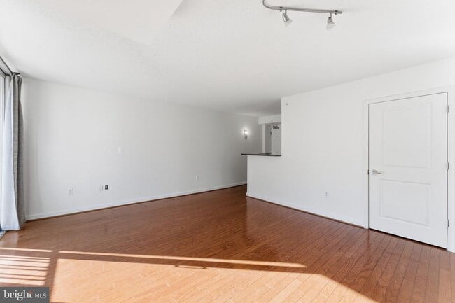 Building Photo - 880 N Pollard St