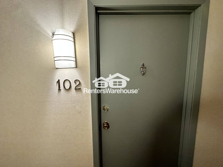 Building Photo - 1601 N Innsbruck Dr