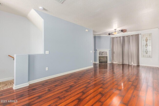 Building Photo - Amazing Townhome in Gated Community!