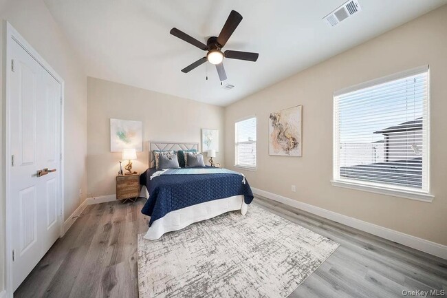 Building Photo - 1113 5th Ave