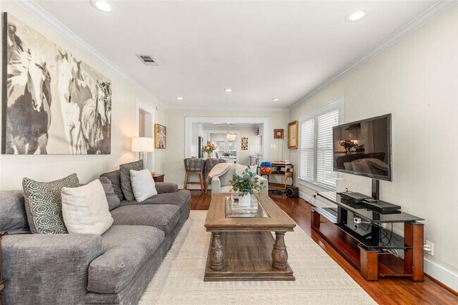 Primary Photo - 1136 Winston St