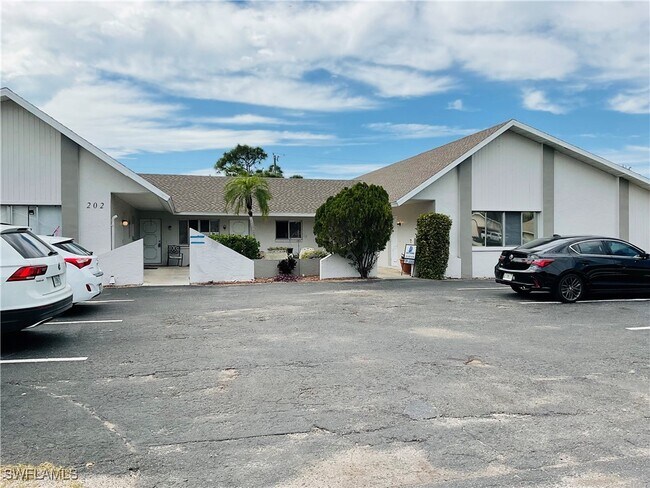 Primary Photo - 202 SE 24th Ave