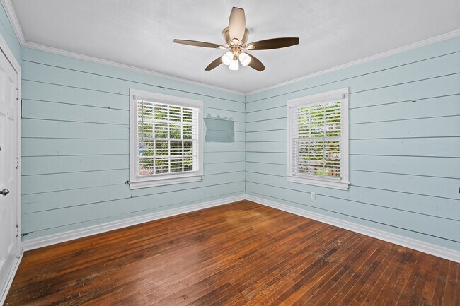 Building Photo - Vintage Home w/ Modern Updates, Minutes fr...