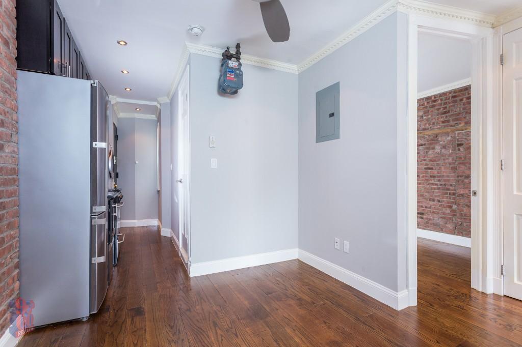 Building Photo - 314 E 106th St