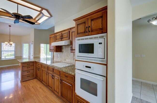 Building Photo - 139 Athens Ave