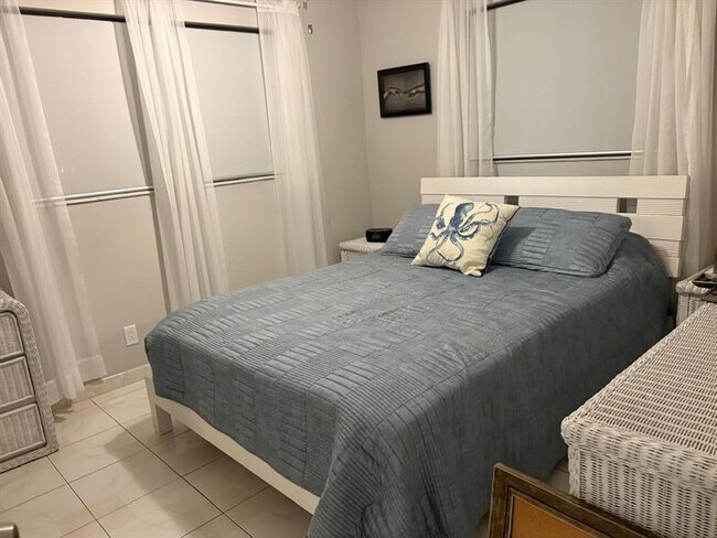 Building Photo - 450 Paradise Isle Blvd