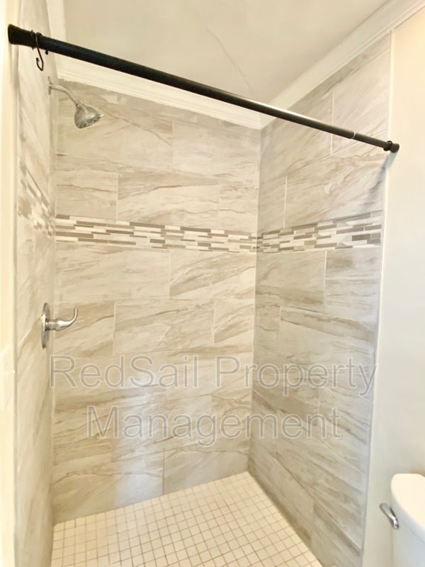 Building Photo - 37 Pennwood Dr