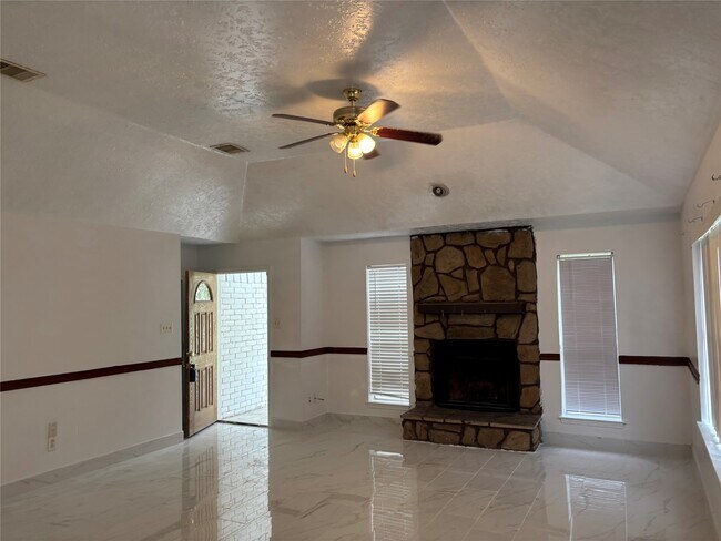 Building Photo - 2514 Radcliffe Dr