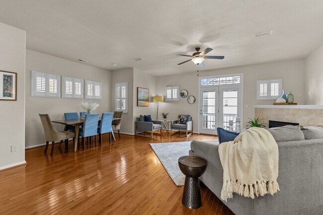 Building Photo - Welcome to this stunning 3-bedroom, 3.5-bath tri-level condo!