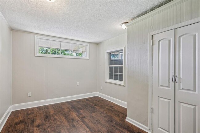Building Photo - 2762 Dresden Dr