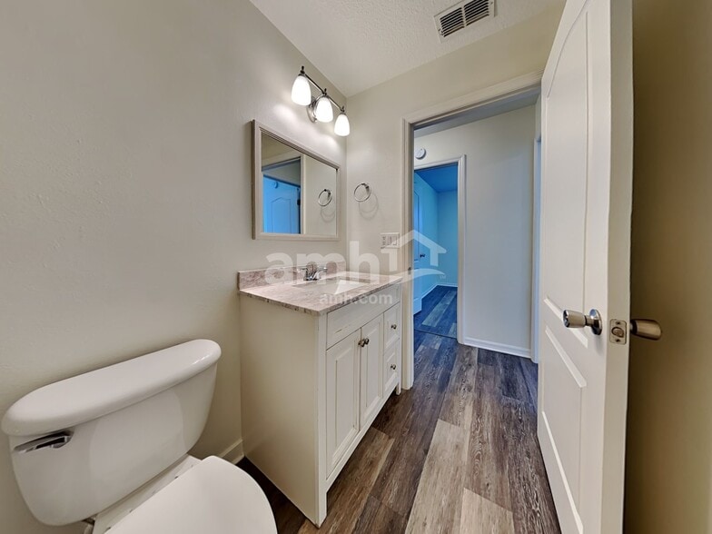 Building Photo - 408 Corklan Ct