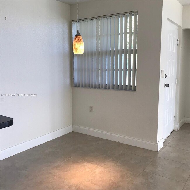 Building Photo - 2841 N Oakland Forest Dr