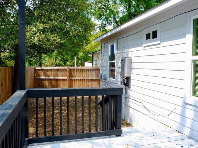 Building Photo - 1401 Marcus Pl