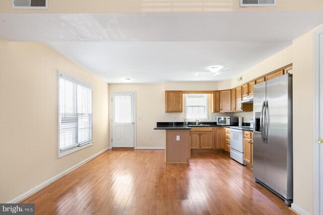 Building Photo - 2683 Edgemont St