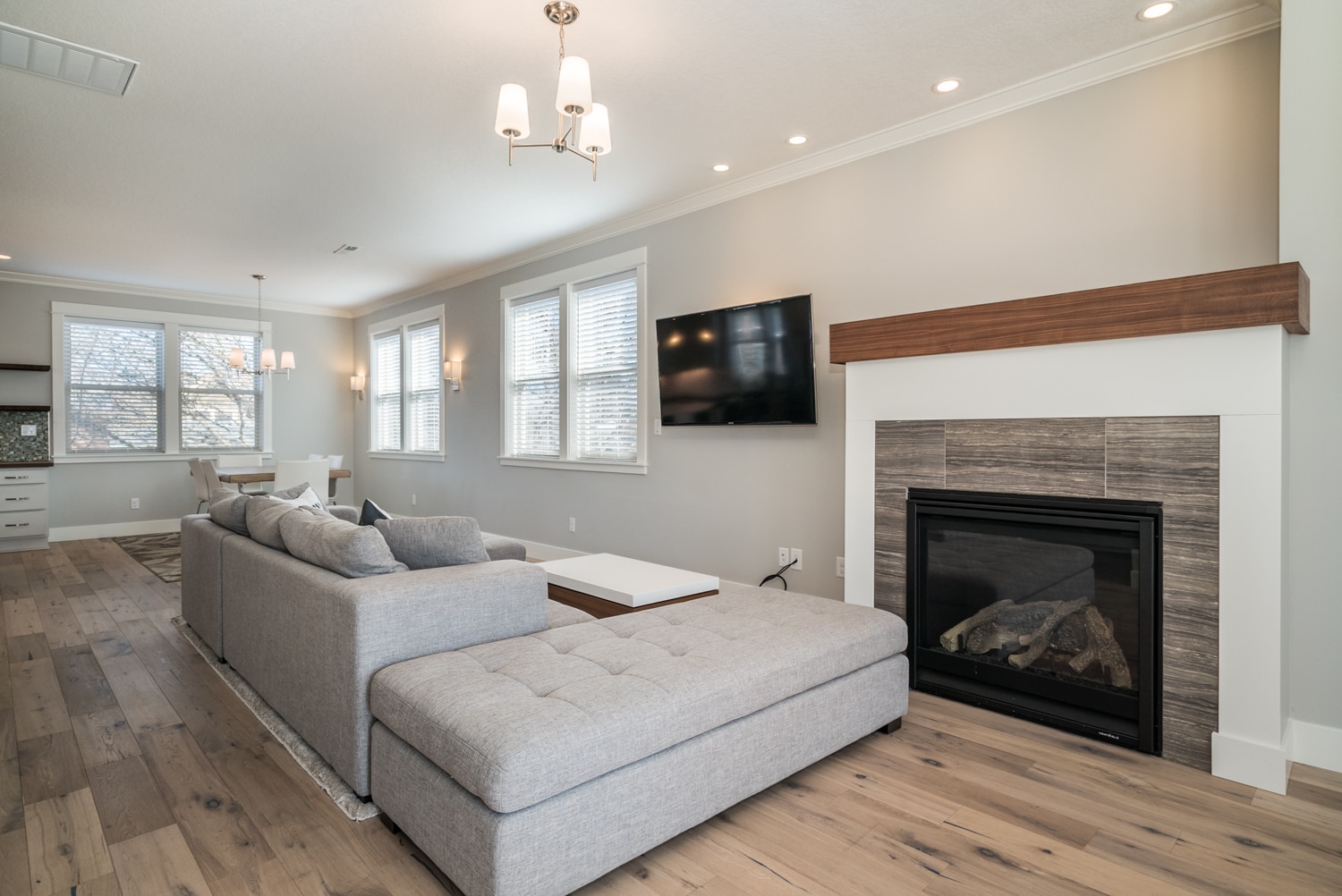 living room - 1605 SE Yukon St